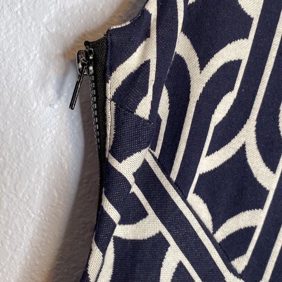 DVF dark navy and white geometric side zip bodycon dress size xs - Picture 5 of 8